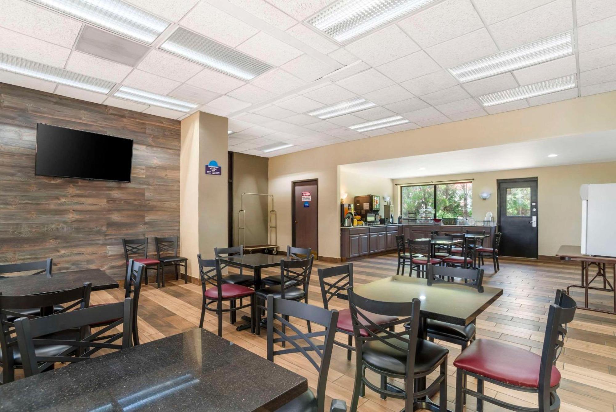 Quality Inn Near Speedway Wilkesboro Esterno foto