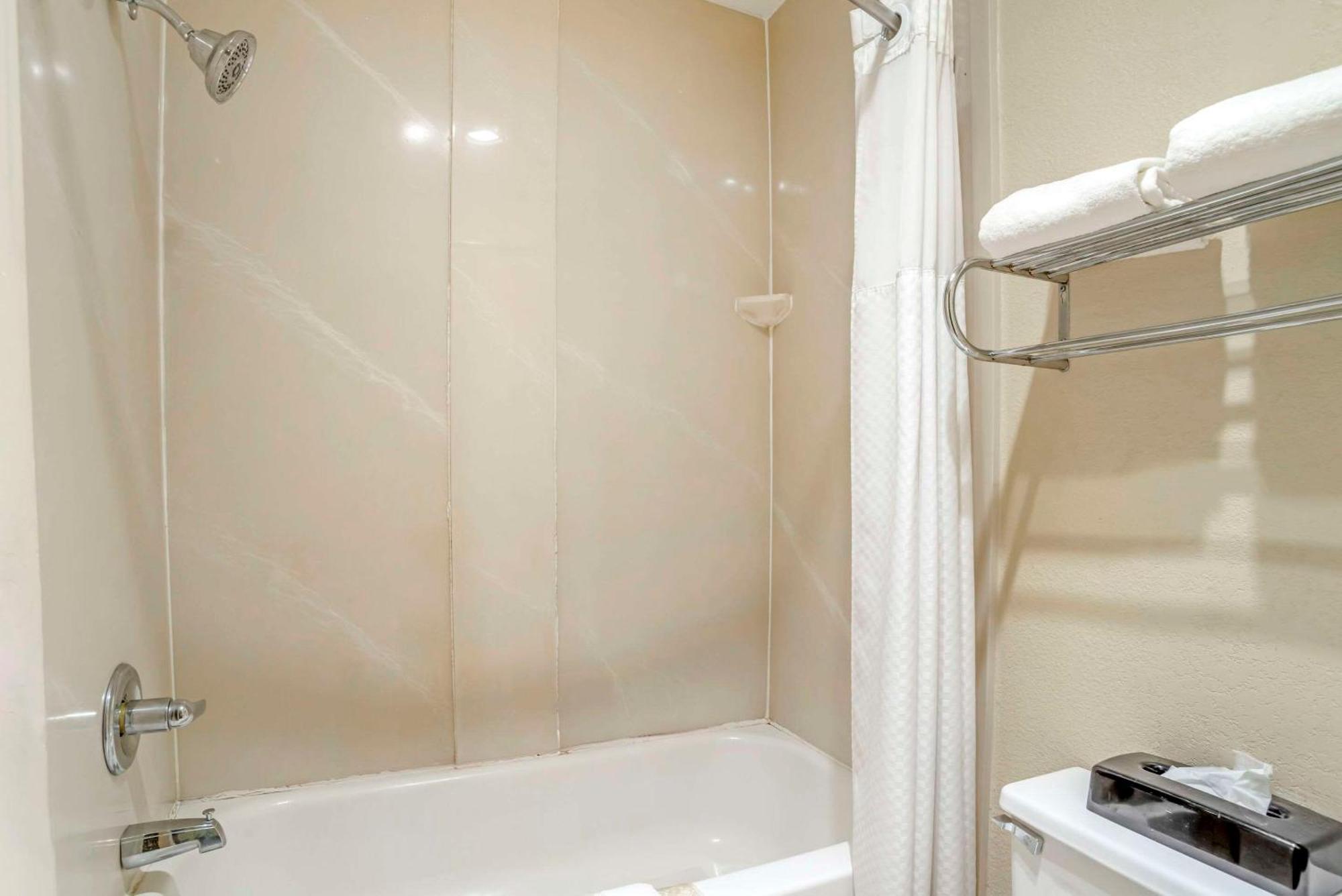 Quality Inn Near Speedway Wilkesboro Esterno foto