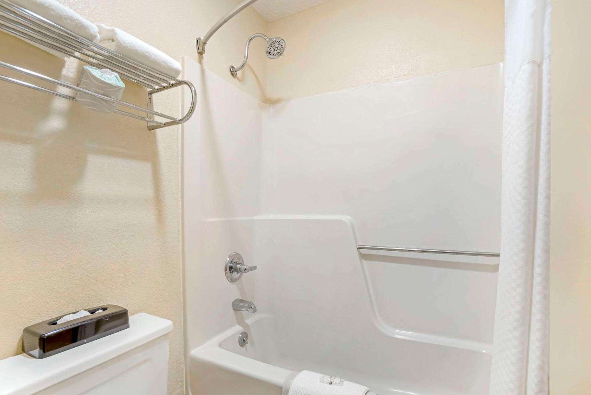 Quality Inn Near Speedway Wilkesboro Esterno foto